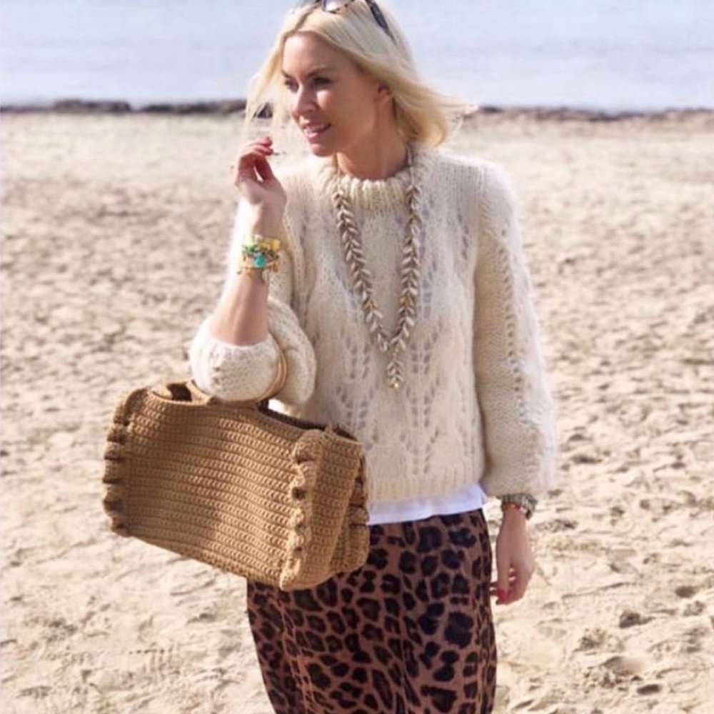 One and Only Crochet Ring Handle Tote once owned by @taramilktea ⭐️ Caramel - Picture 5 of 13